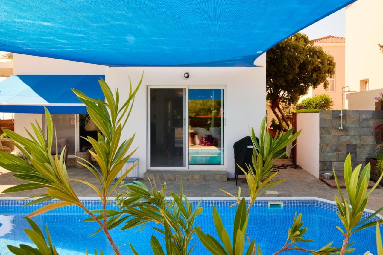 Villanelle Bed & Breakfast Welcomes Dog Lovers Only Tala Exterior photo